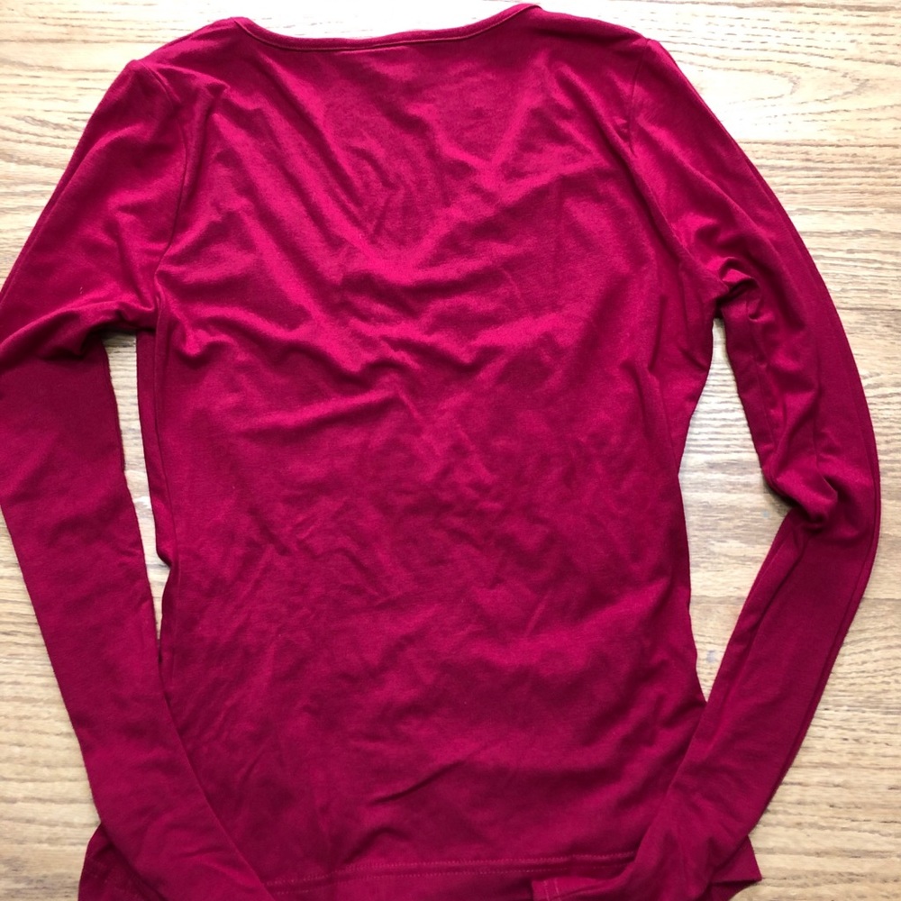 Red long sleeve V neck rouched top
